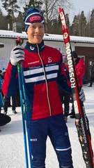 Miesten pääsarjan voittaja Tuomas Kotro hymyili kilpaa helmikuisen auringon kanssa.