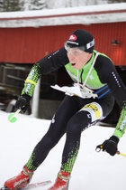 Simo Turunen täydessä vauhdissa kohti sprinttiviestin kultaa.